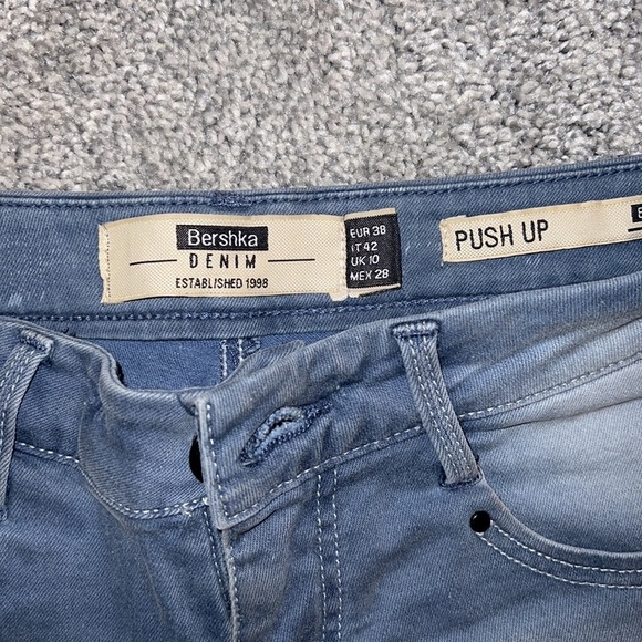 Bershka high-waisted blue stretchy shorts - Picture 2 of 3